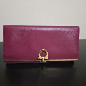 Authentic Salvatore Ferragamo luxury leather clasp Gancini long wallet